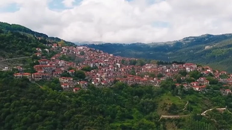 Μέτσοβο, το «στολίδι» της Πίνδου από ακόμη πιο ψηλά (βίντεο)